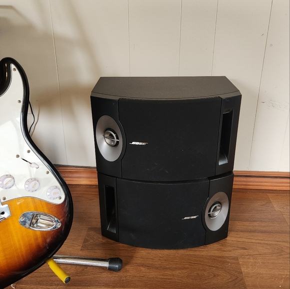 BOSE 201 - V Series Speakers Bookshelf Right Left Black Speakers - Picture 1 of 4